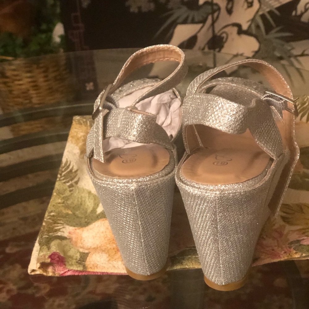 Shoes - Picture 4 of 4